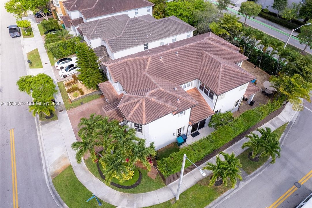 For Sale: $1,395,000 (5 beds, 4 baths, 3780 Square Feet)