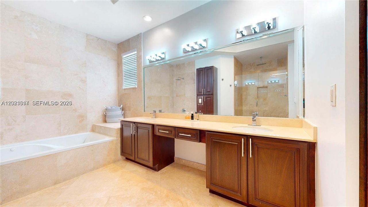 For Sale: $1,395,000 (5 beds, 4 baths, 3780 Square Feet)