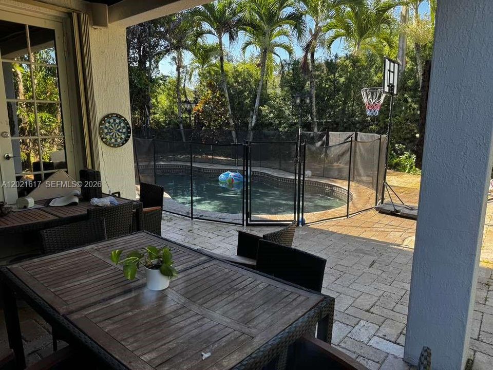 For Sale: $1,395,000 (5 beds, 4 baths, 3780 Square Feet)