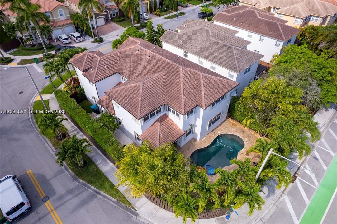 For Sale: $1,395,000 (5 beds, 4 baths, 3780 Square Feet)