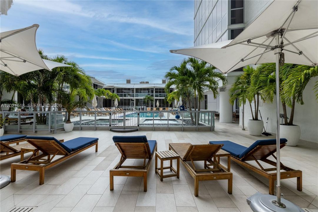 For Sale: $1,190,000 (2 beds, 2 baths, 1695 Square Feet)