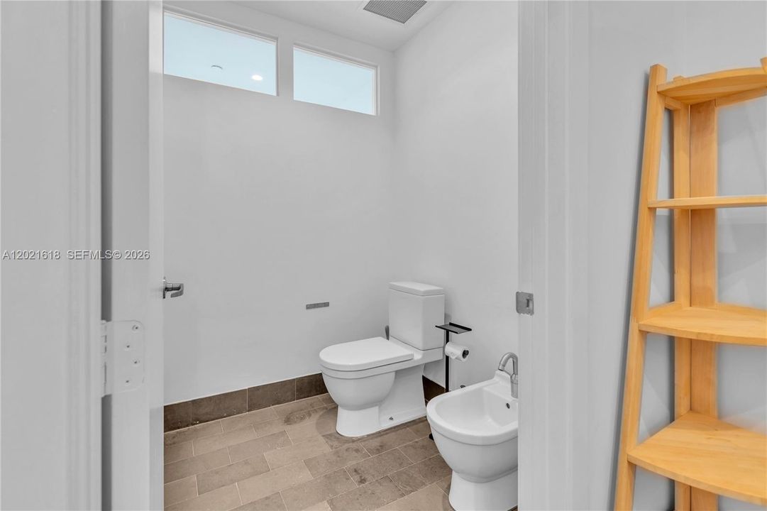 For Sale: $1,190,000 (2 beds, 2 baths, 1695 Square Feet)