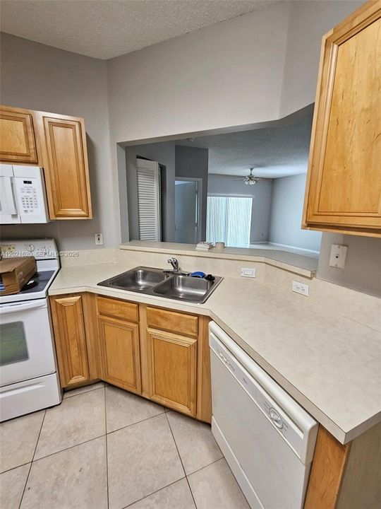 For Rent: $2,600 (2 beds, 2 baths, 1264 Square Feet)