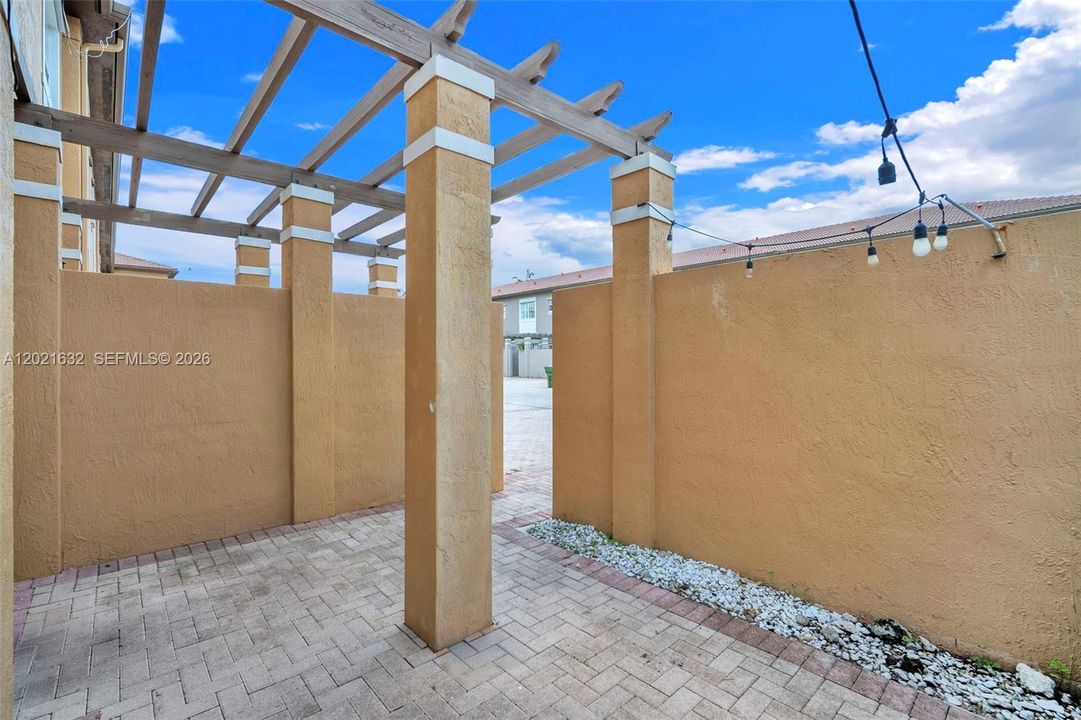 В аренду: $2,700 (2 спален, 2 ванн, 1482 Квадратных фут)