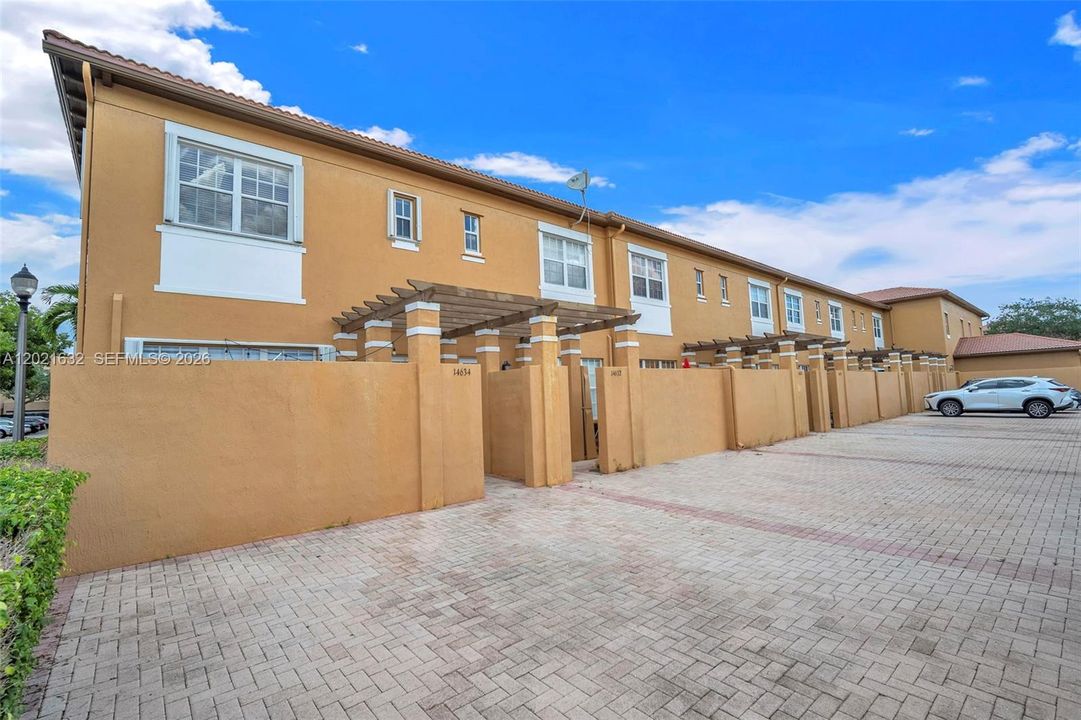В аренду: $2,700 (2 спален, 2 ванн, 1482 Квадратных фут)