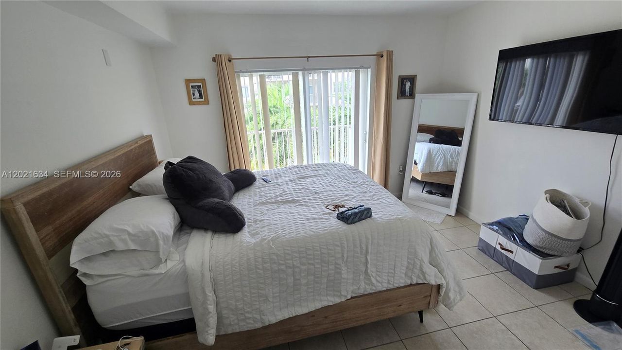 For Sale: $165,000 (1 beds, 1 baths, 625 Square Feet)