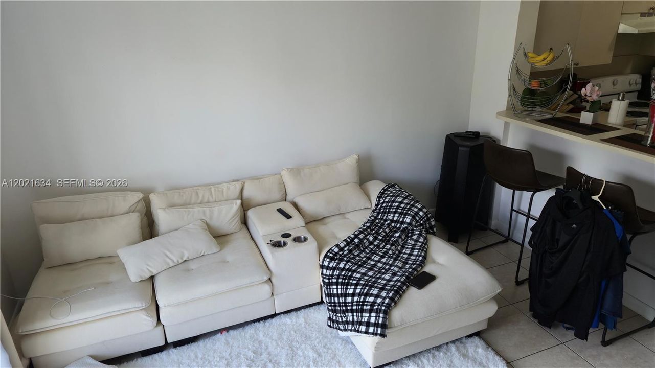 For Sale: $165,000 (1 beds, 1 baths, 625 Square Feet)