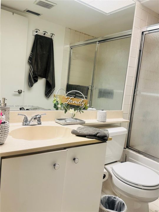 En Venta: $250,000 (2 camas, 2 baños, 1160 Pies cuadrados)