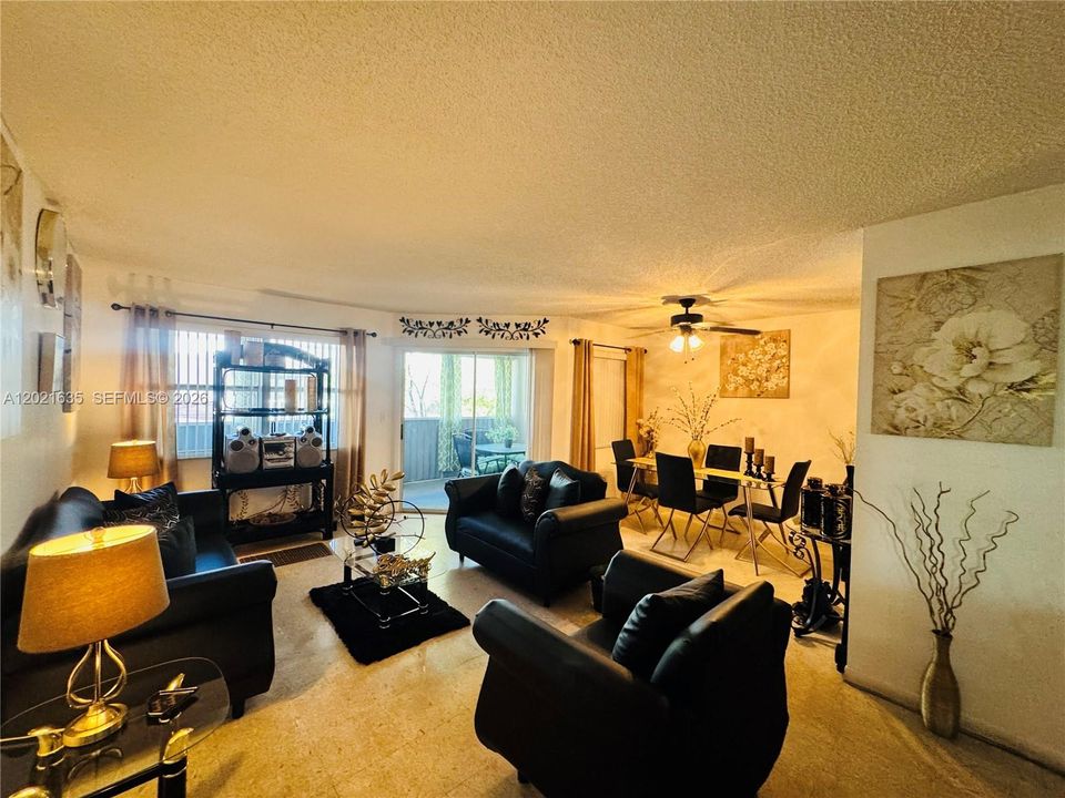 En Venta: $250,000 (2 camas, 2 baños, 1160 Pies cuadrados)