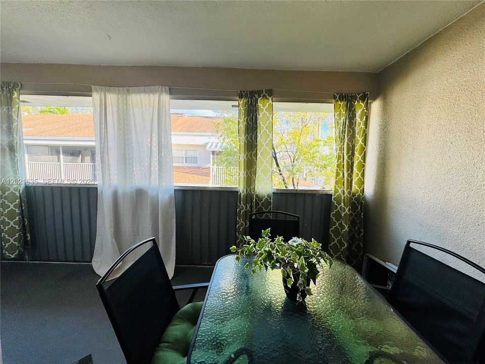 En Venta: $250,000 (2 camas, 2 baños, 1160 Pies cuadrados)