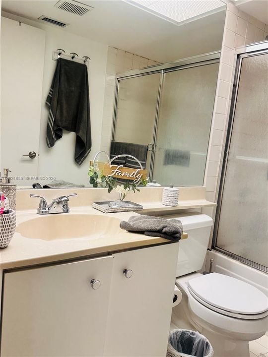 En Venta: $250,000 (2 camas, 2 baños, 1160 Pies cuadrados)