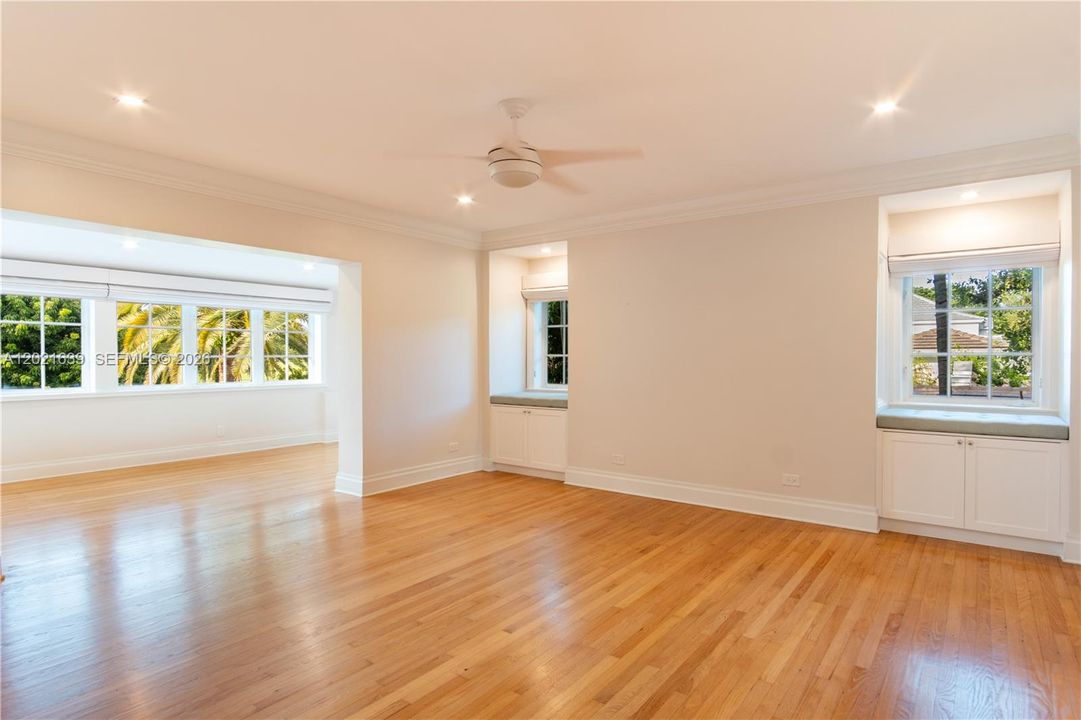 For Rent: $39,500 (5 beds, 3 baths, 6089 Square Feet)