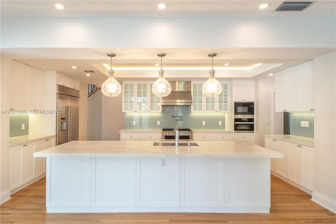 For Rent: $39,500 (5 beds, 3 baths, 6089 Square Feet)