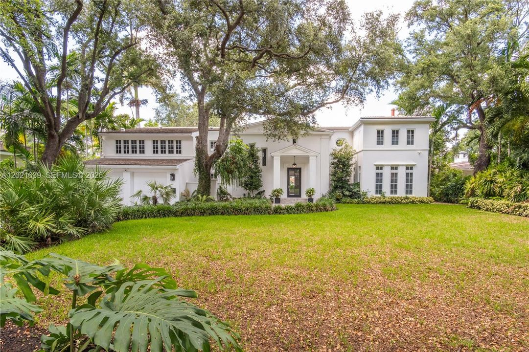 For Rent: $39,500 (5 beds, 3 baths, 6089 Square Feet)
