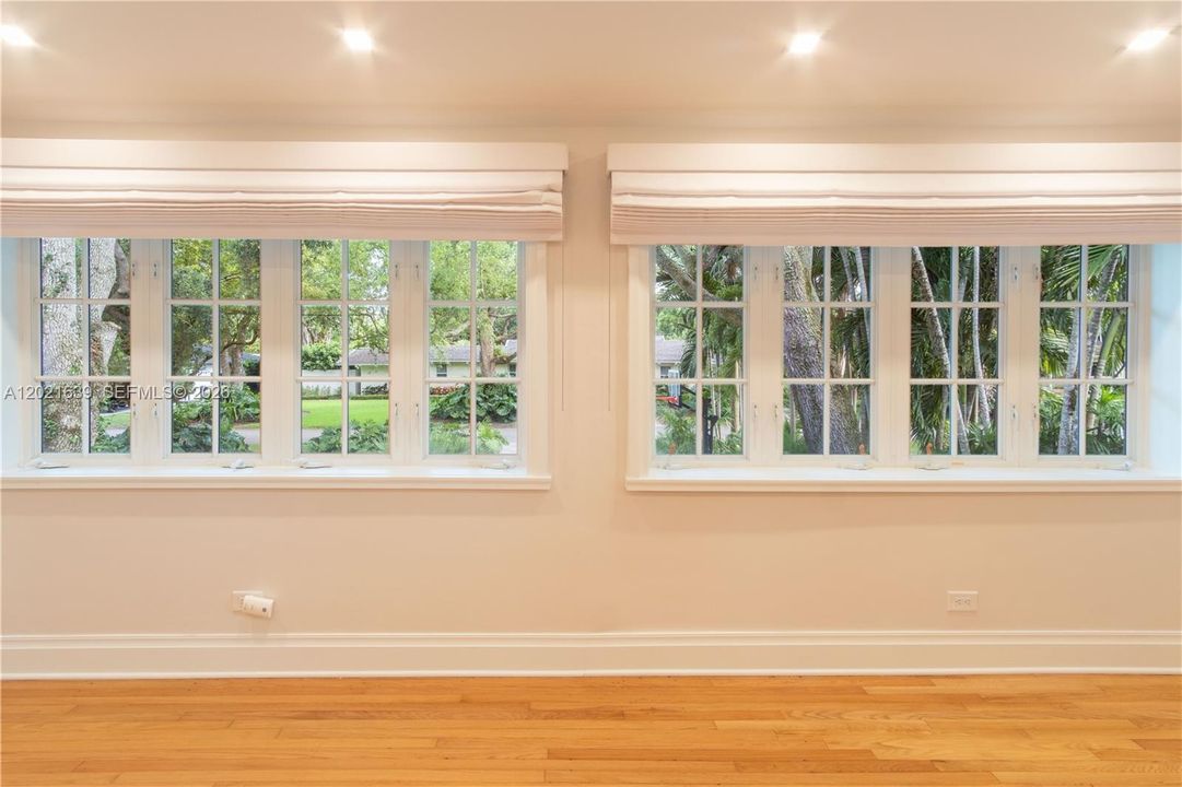 For Rent: $39,500 (5 beds, 3 baths, 6089 Square Feet)