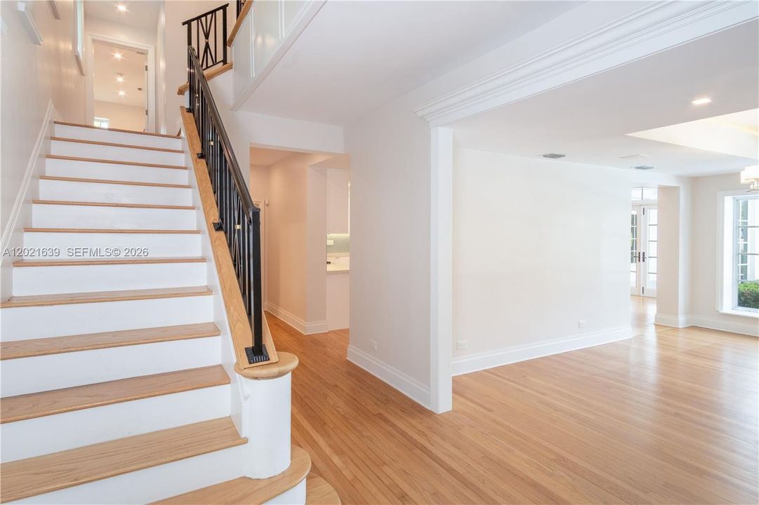 For Rent: $39,500 (5 beds, 3 baths, 6089 Square Feet)