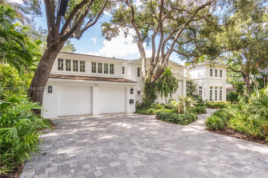 For Rent: $39,500 (5 beds, 3 baths, 6089 Square Feet)