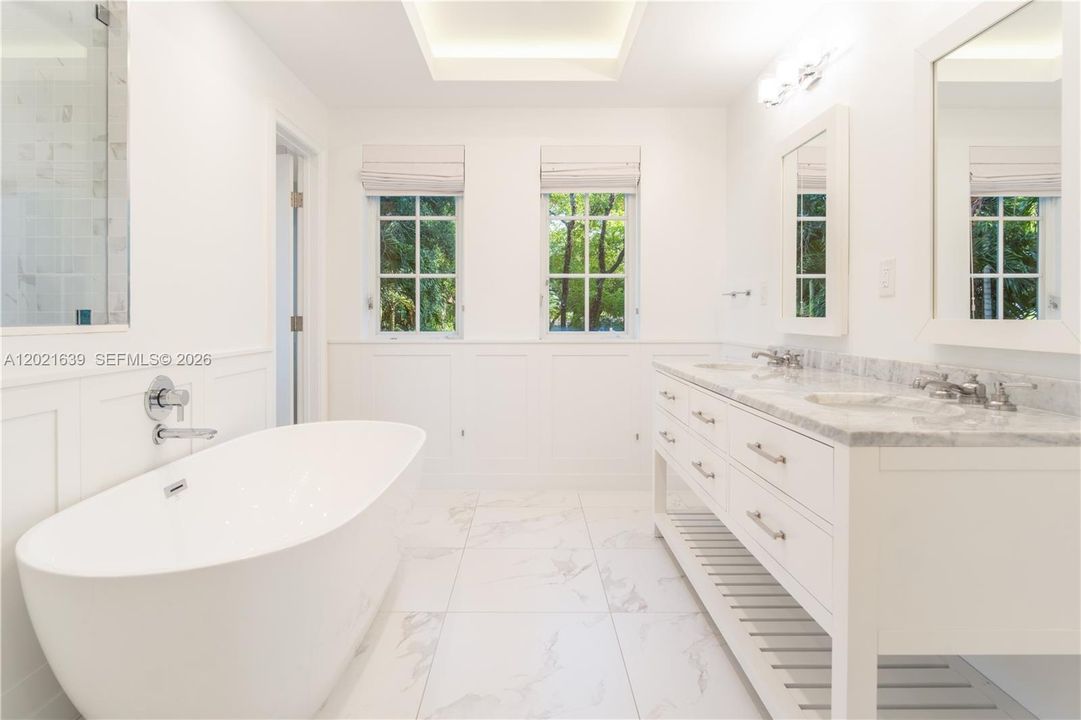 For Rent: $39,500 (5 beds, 3 baths, 6089 Square Feet)