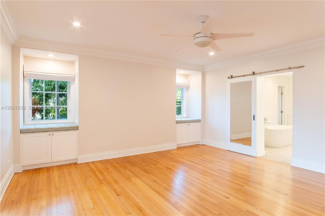 For Rent: $39,500 (5 beds, 3 baths, 6089 Square Feet)
