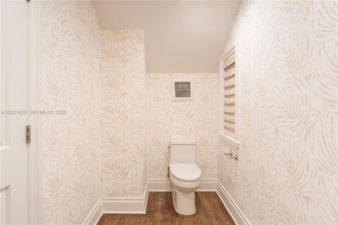 For Rent: $39,500 (5 beds, 3 baths, 6089 Square Feet)