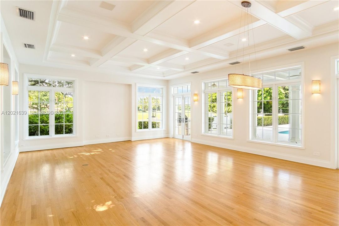 For Rent: $39,500 (5 beds, 3 baths, 6089 Square Feet)