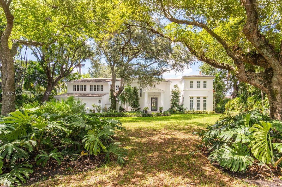 For Rent: $39,500 (5 beds, 3 baths, 6089 Square Feet)