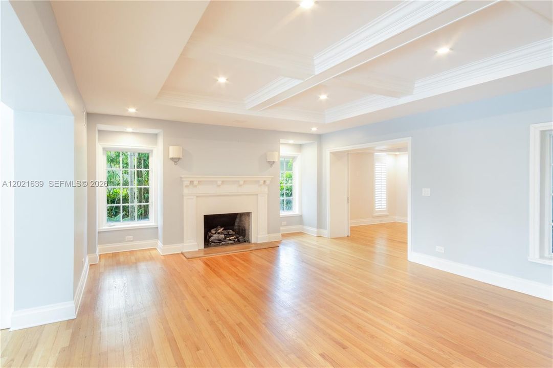 For Rent: $39,500 (5 beds, 3 baths, 6089 Square Feet)