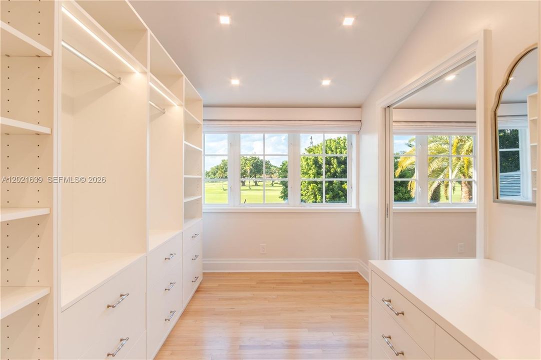 For Rent: $39,500 (5 beds, 3 baths, 6089 Square Feet)