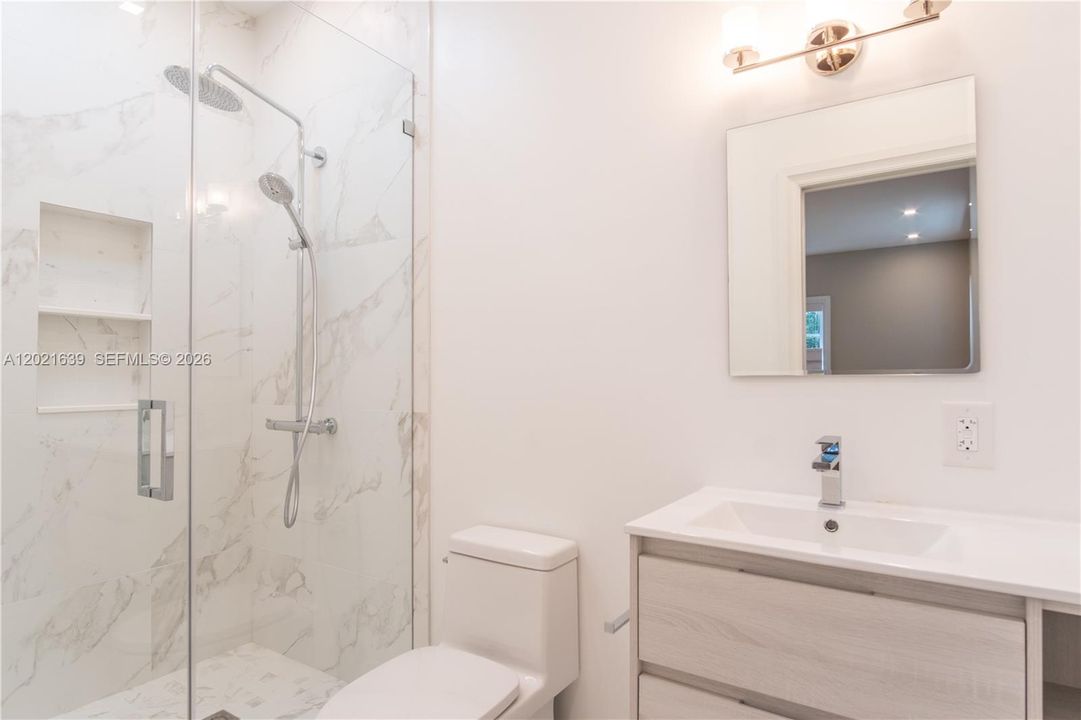 For Rent: $39,500 (5 beds, 3 baths, 6089 Square Feet)