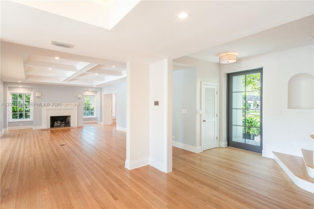 For Rent: $39,500 (5 beds, 3 baths, 6089 Square Feet)