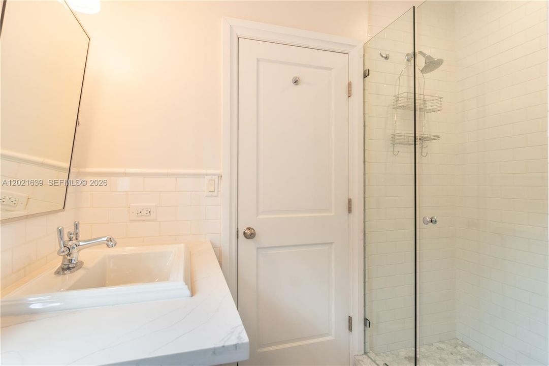 For Rent: $39,500 (5 beds, 3 baths, 6089 Square Feet)