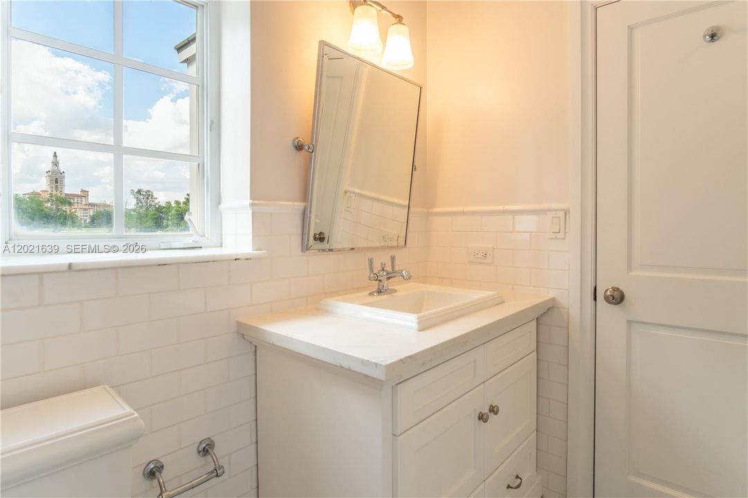For Rent: $39,500 (5 beds, 3 baths, 6089 Square Feet)