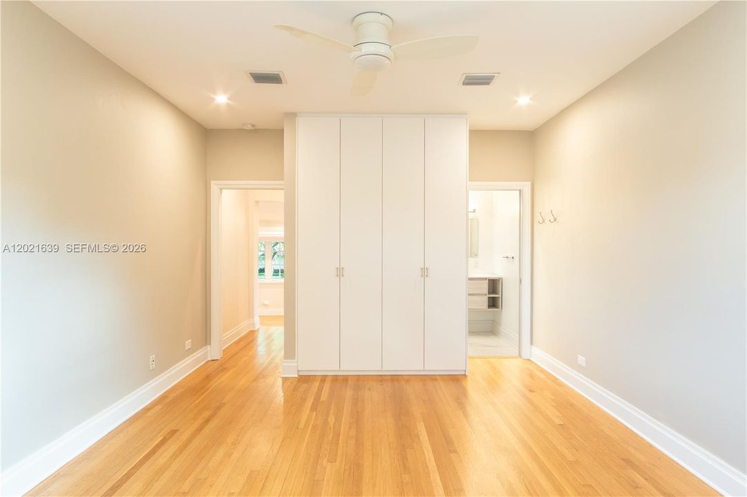 For Rent: $39,500 (5 beds, 3 baths, 6089 Square Feet)