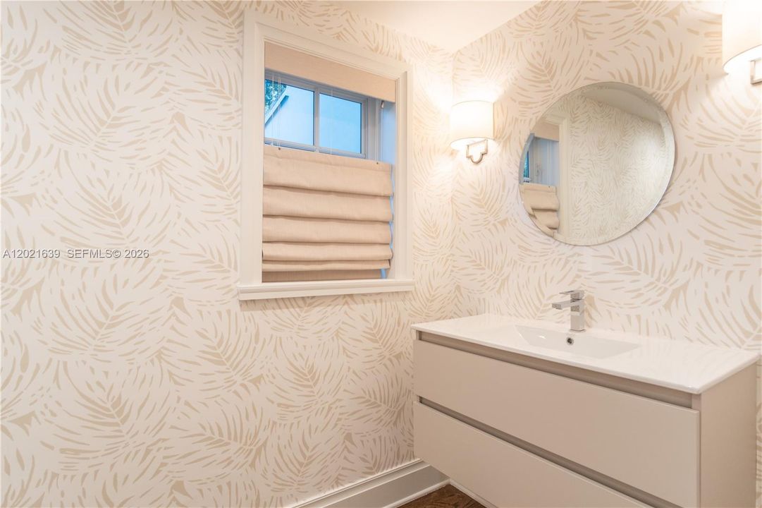 For Rent: $39,500 (5 beds, 3 baths, 6089 Square Feet)