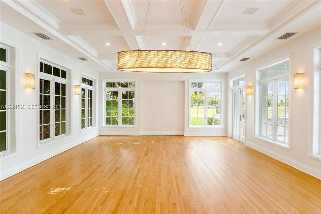 For Rent: $39,500 (5 beds, 3 baths, 6089 Square Feet)