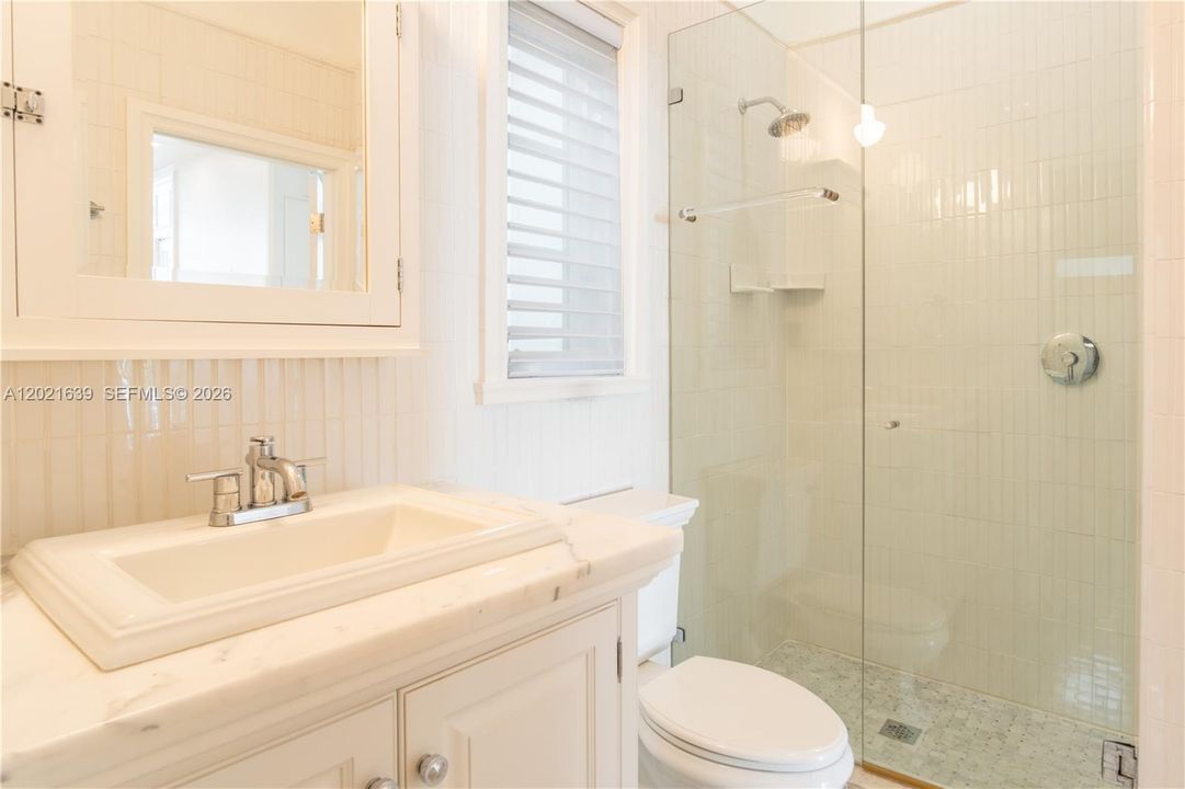 For Rent: $39,500 (5 beds, 3 baths, 6089 Square Feet)