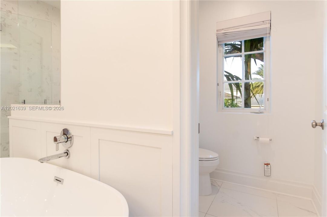For Rent: $39,500 (5 beds, 3 baths, 6089 Square Feet)