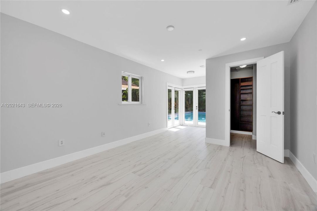 For Sale: $6,995,000 (5 beds, 4 baths, 3310 Square Feet)