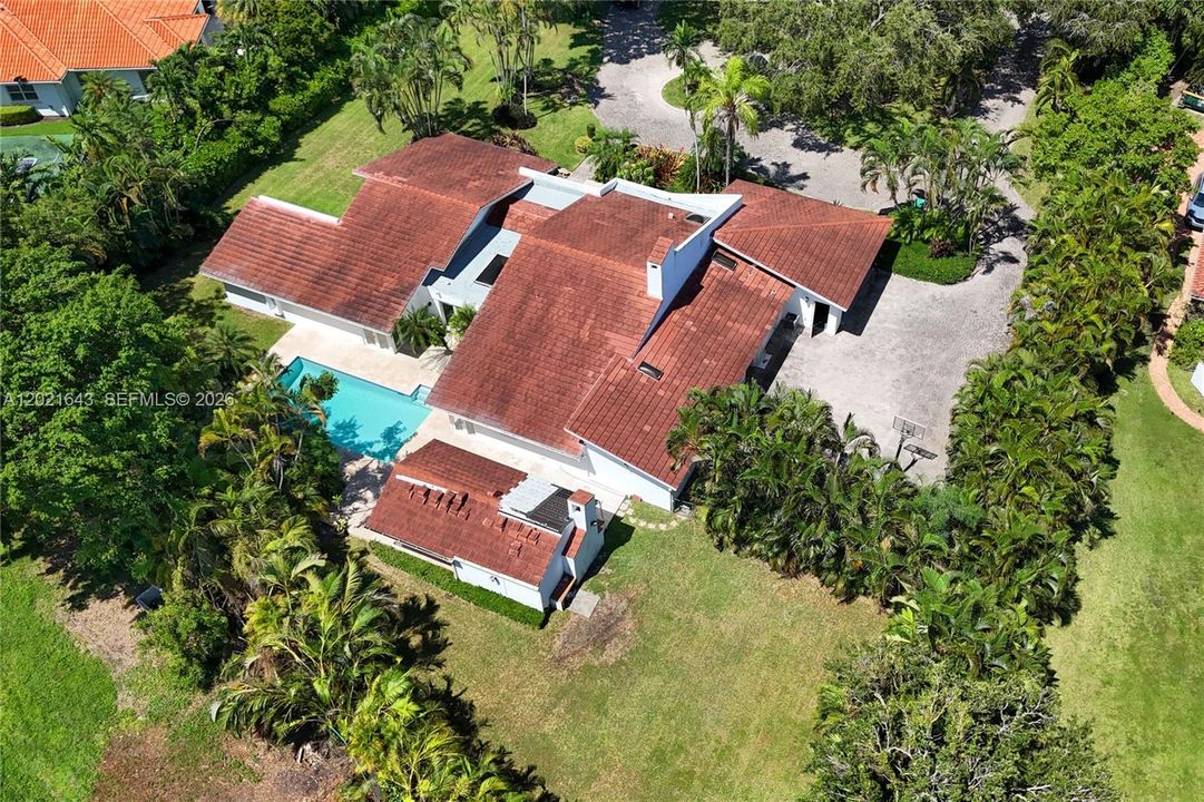 For Sale: $6,995,000 (5 beds, 4 baths, 3310 Square Feet)