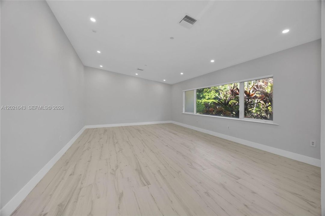 For Sale: $6,995,000 (5 beds, 4 baths, 3310 Square Feet)