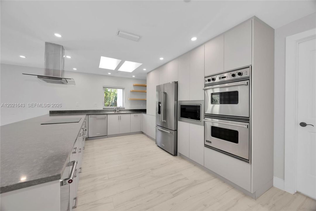 For Sale: $6,995,000 (5 beds, 4 baths, 3310 Square Feet)