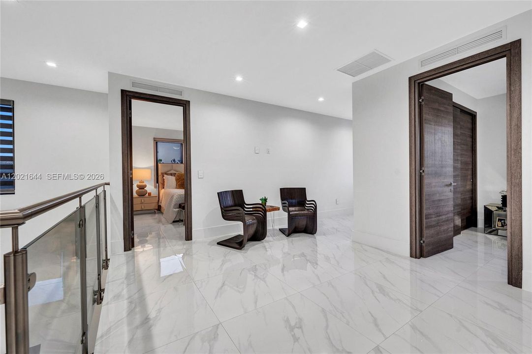 Activo con contrato: $9,500 (5 camas, 4 baños, 3618 Pies cuadrados)