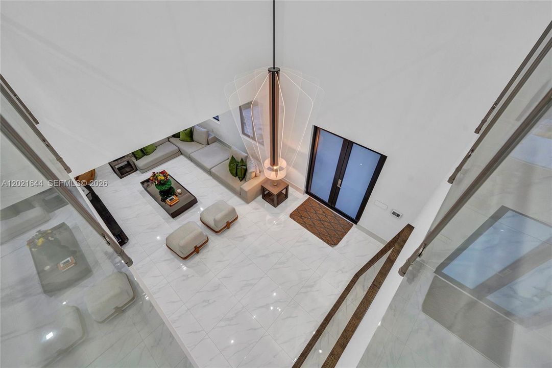 Activo con contrato: $9,500 (5 camas, 4 baños, 3618 Pies cuadrados)