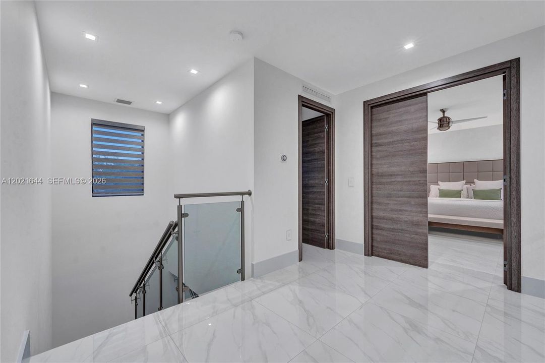Activo con contrato: $9,500 (5 camas, 4 baños, 3618 Pies cuadrados)