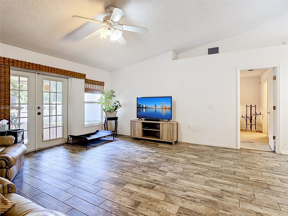 For Sale: $339,900 (3 beds, 2 baths, 1745 Square Feet)