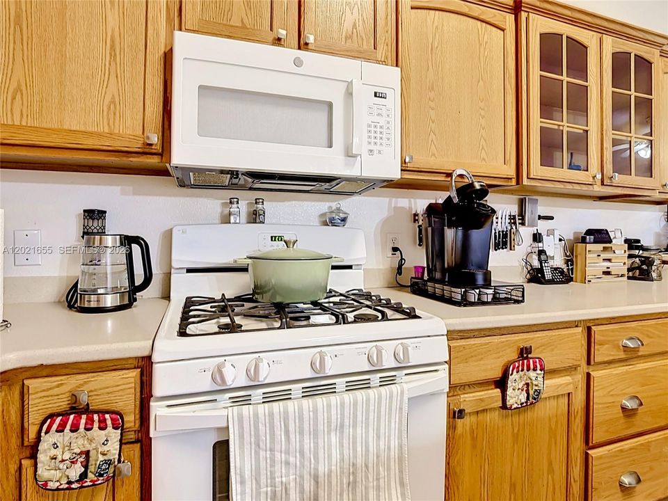 For Sale: $339,900 (3 beds, 2 baths, 1745 Square Feet)