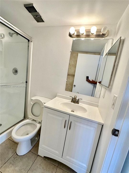 For Rent: $2,200 (2 beds, 2 baths, 735 Square Feet)