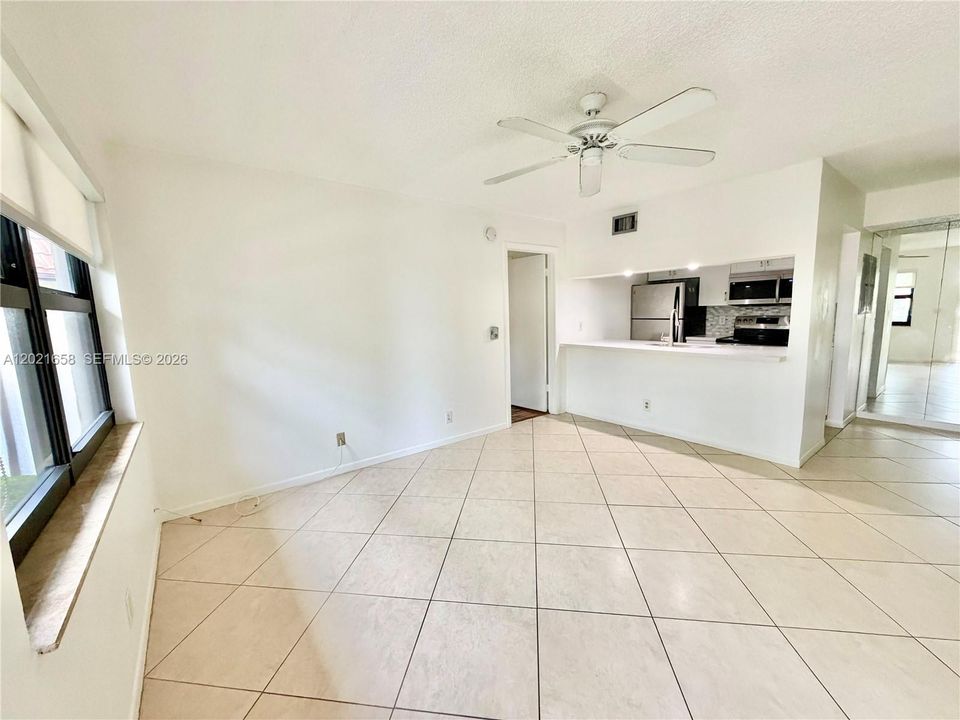 For Rent: $2,200 (2 beds, 2 baths, 735 Square Feet)