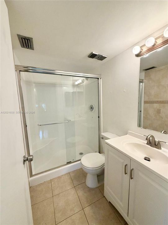 For Rent: $2,200 (2 beds, 2 baths, 735 Square Feet)