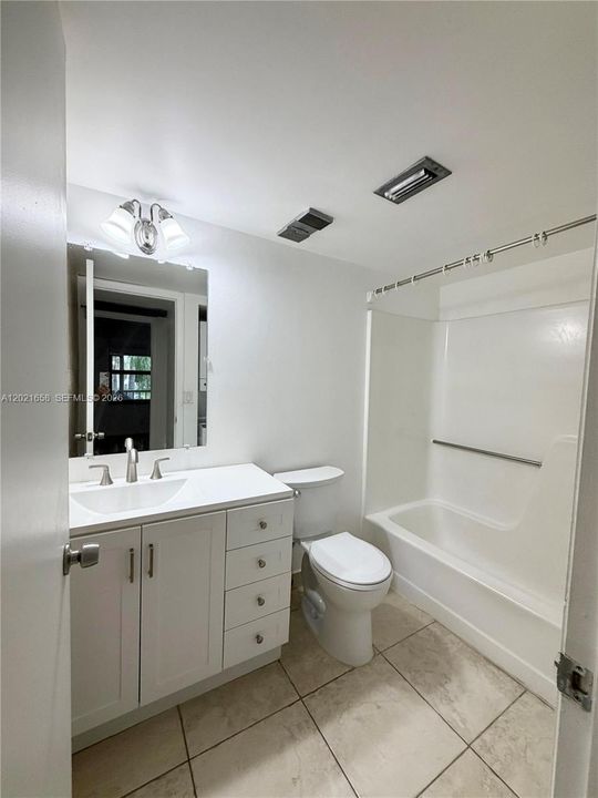 For Rent: $2,200 (2 beds, 2 baths, 735 Square Feet)